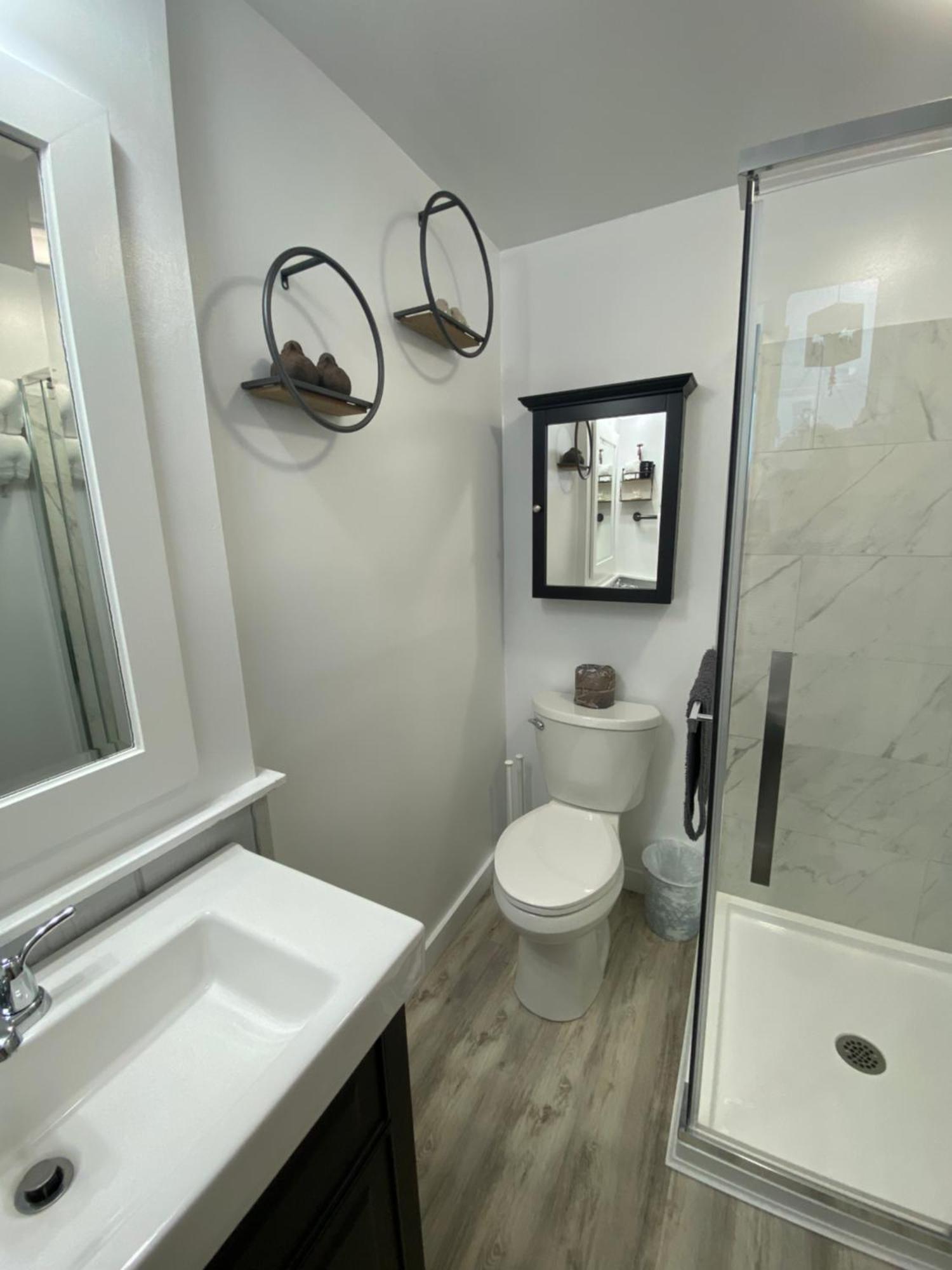 Our Place Up North Bnb Хантсвилл Экстерьер фото