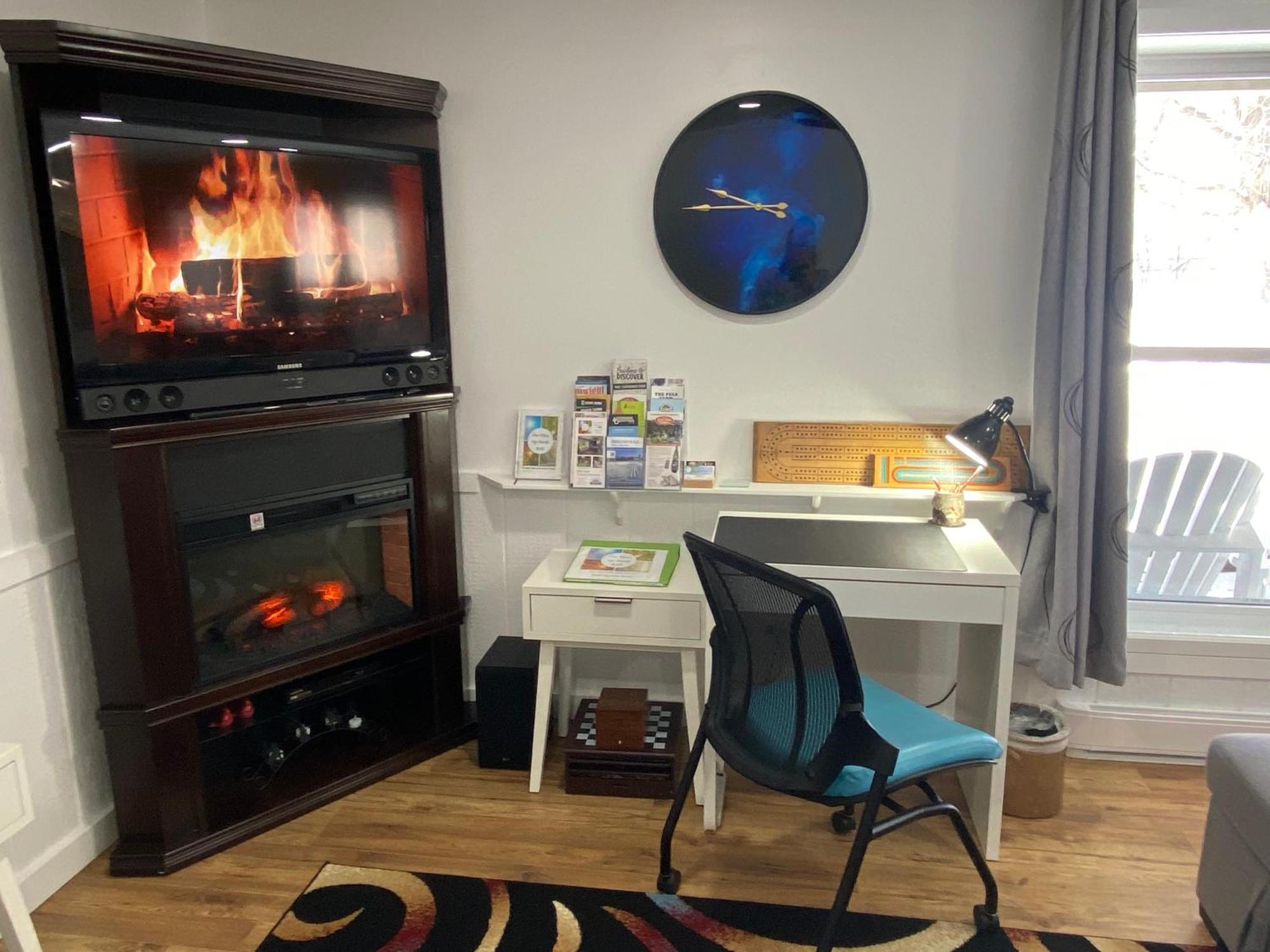 Our Place Up North Bnb Хантсвилл Экстерьер фото