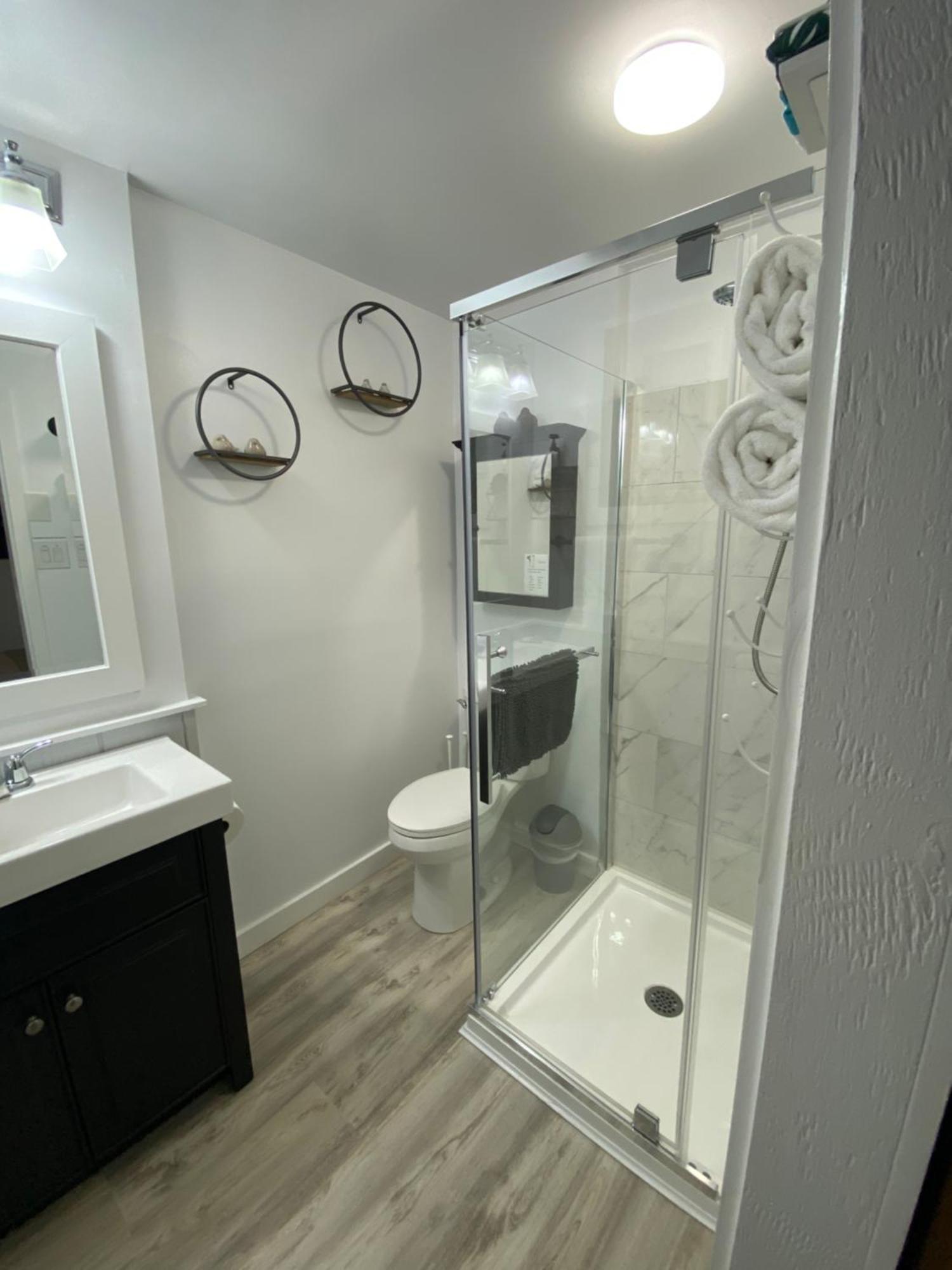 Our Place Up North Bnb Хантсвилл Экстерьер фото