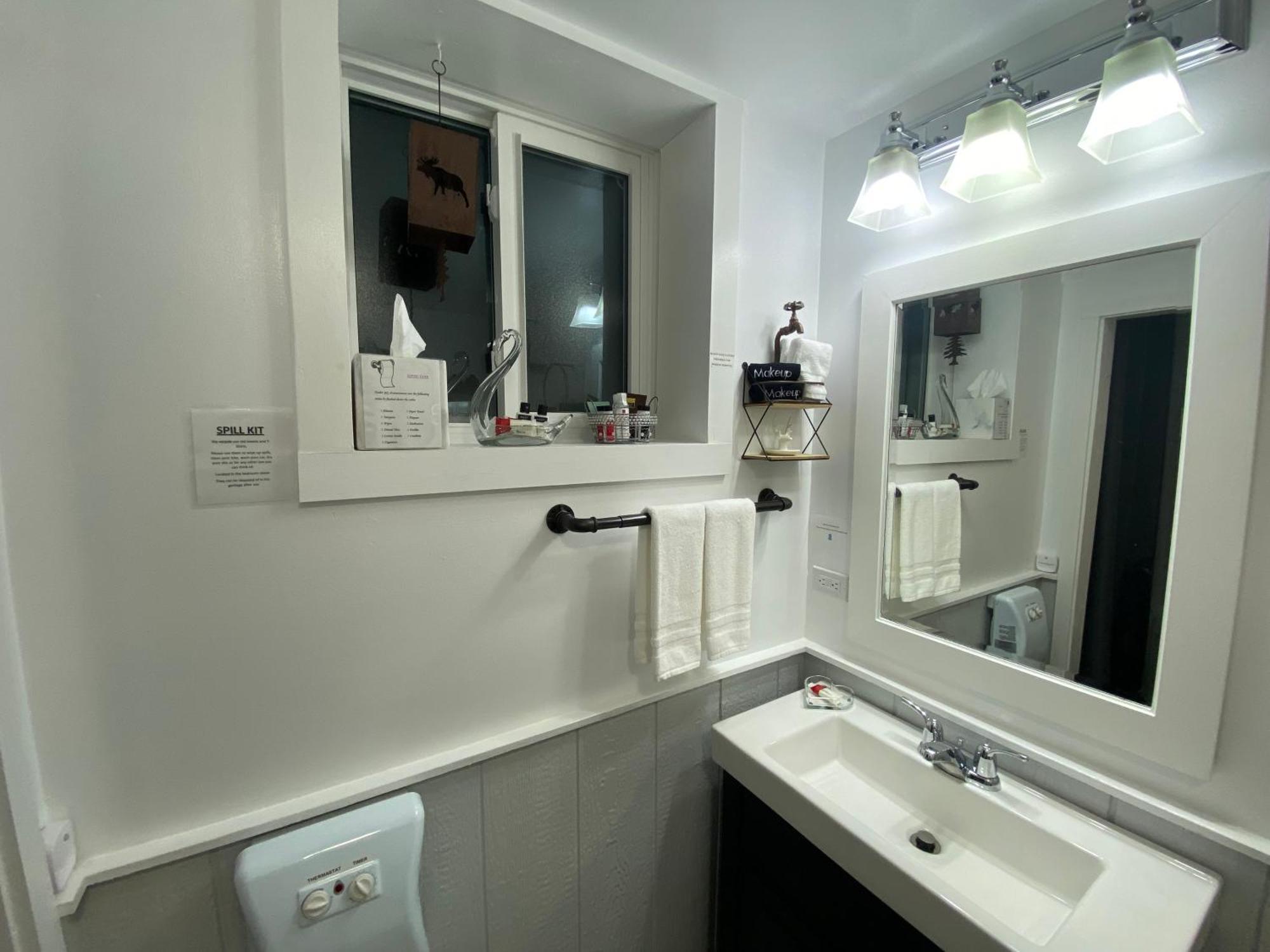 Our Place Up North Bnb Хантсвилл Экстерьер фото